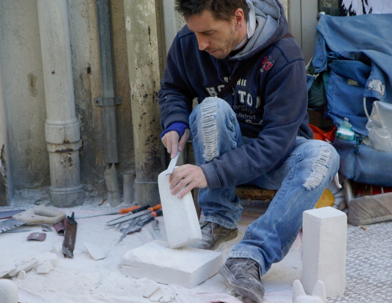 tailleur-ST JEAN CAP FERRAT-min_artisan_stonecutter_sculpture-1085967